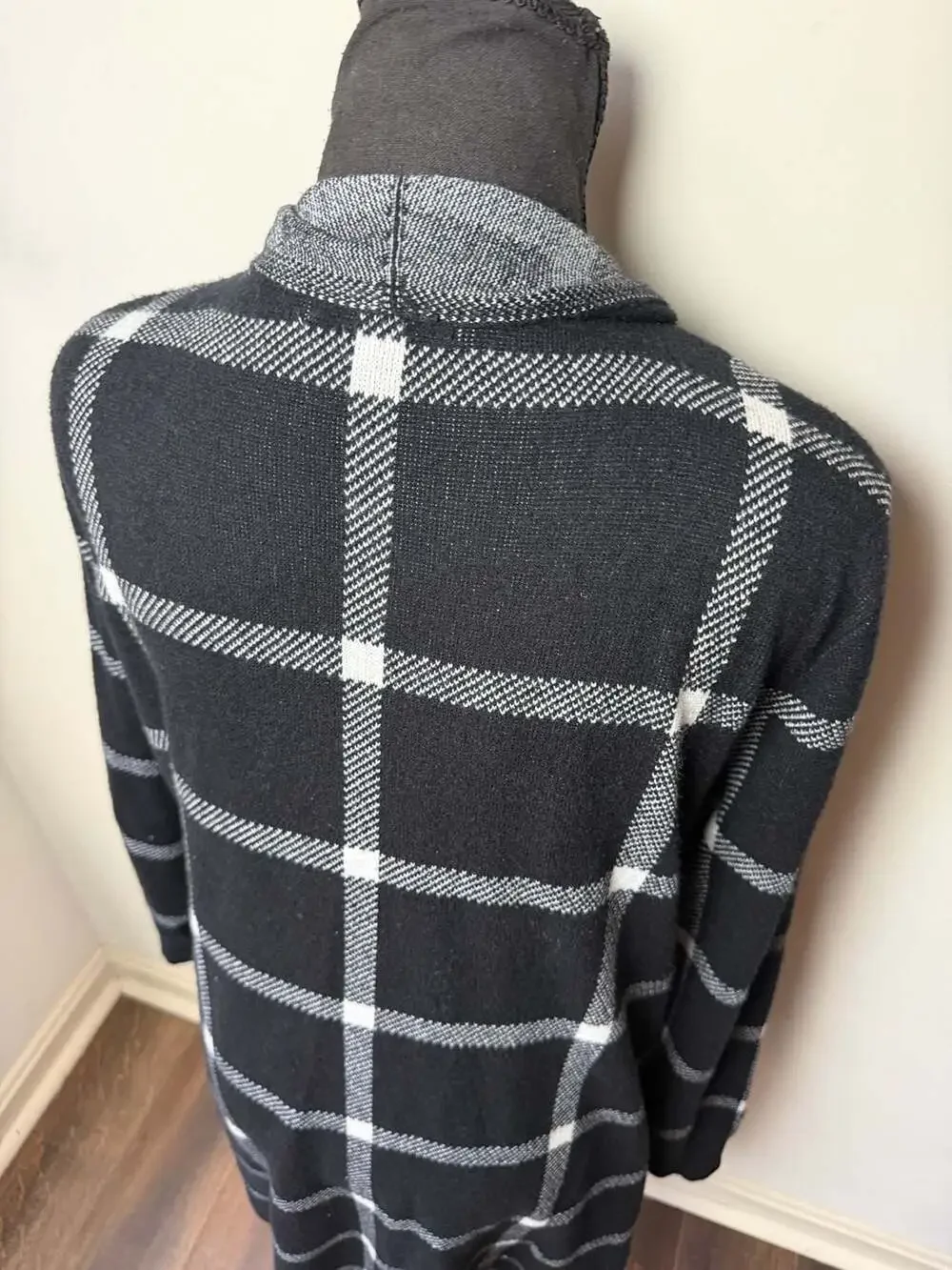 89th & Madison Black and White Plaid Open Front Long Cardigan